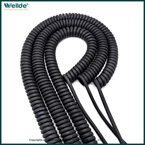 Eine Charge von 5×1,5-mm-Spiralkabeln ist versandbereit und auf dem Weg in de...